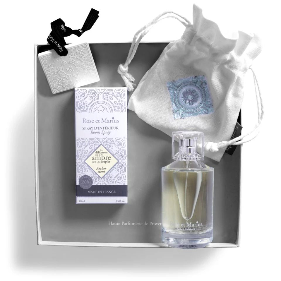 Rose et Marius Les parfums d'ambiance vaporisateurs COFFRET SPRAY D'INTÉRIEUR & CARREAU PARFUME "AMBRE"